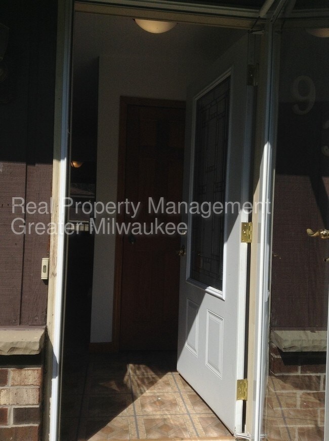 Building Photo - 9332 W Goodrich Ave