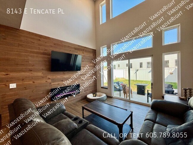 Foto del edificio - 8143 E Tencate Pl