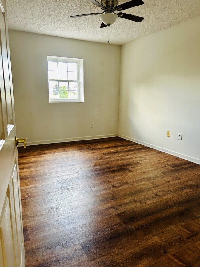 Building Photo - 24 Rosette Ln