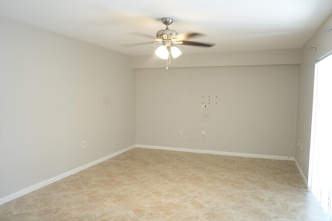 Foto del edificio - 627 Buttonwood Ln
