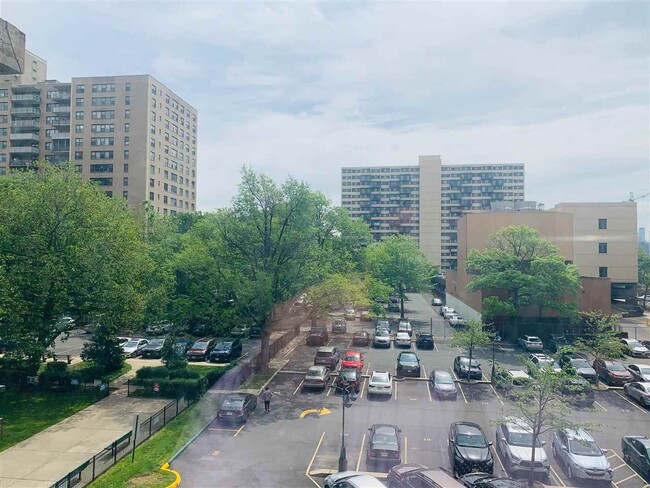 Building Photo - 10 Huron Ave