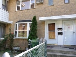 Building Photo - 5115 N Springfield Ave