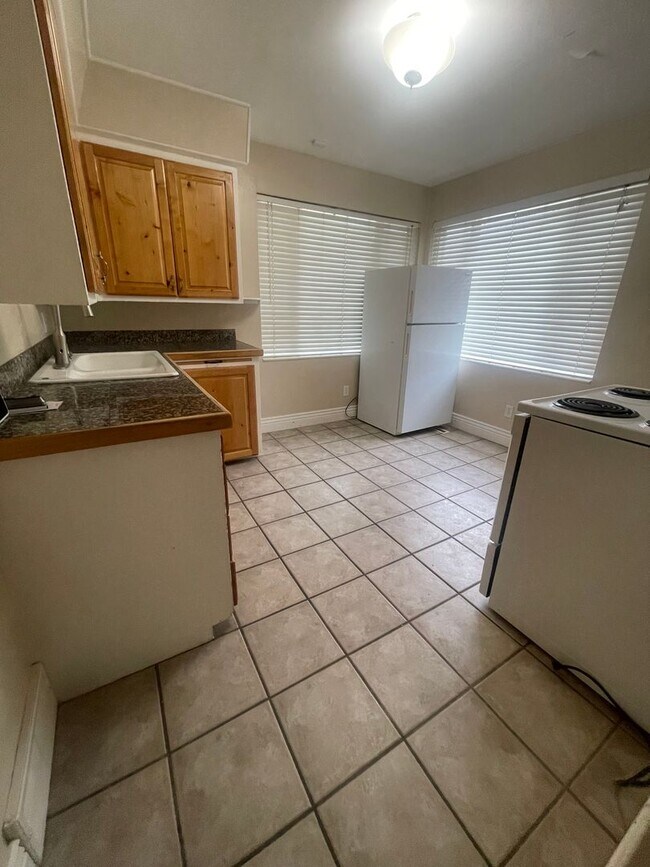 Building Photo - Pleasant Grove duplex for rent!
