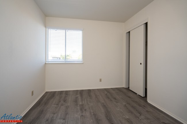 Building Photo - 694 Grand Coulee Ave