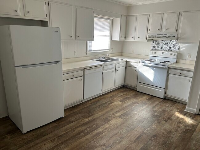 Foto del edificio - 418 E Bay St