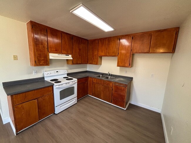 Building Photo - 6801 Woodbine Ave