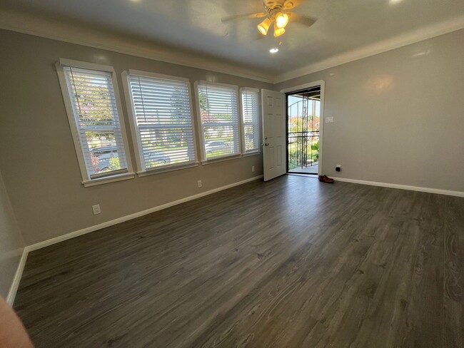 Foto del edificio - East Los Angeles Duplex - Ready for Immedi...