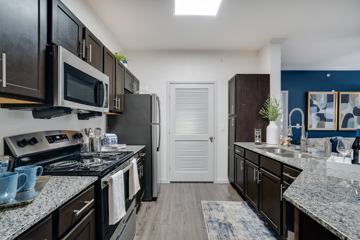 Ventana Plum Creek Apartments in Kyle, TX