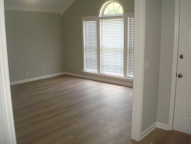 Building Photo - 522 Williamsport Dr