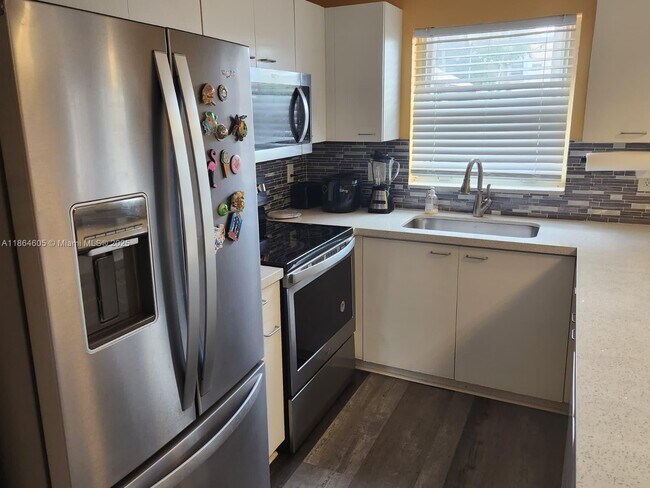 Foto del edificio - 10670 NW 12th Dr
