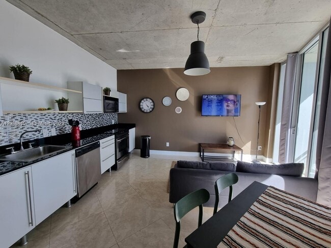 Foto del edificio - 690 SW 1st Ct