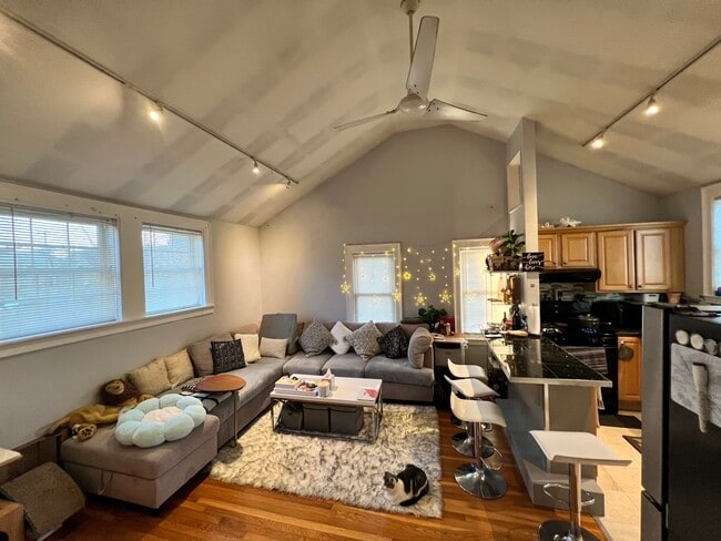 Building Photo - 45 Lincoln St