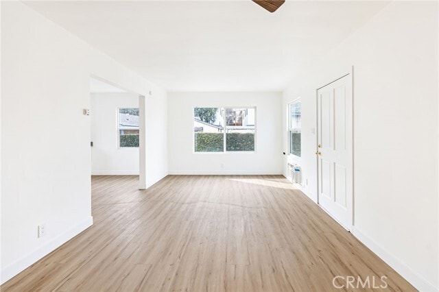 Building Photo - 13812 Oxnard St