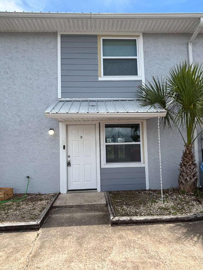 Building Photo - 8003 Beach Dr