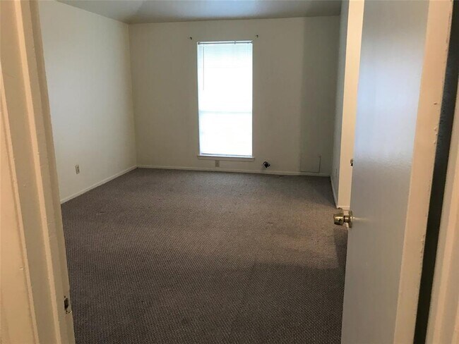 Building Photo - 3847 Westmeadow Dr