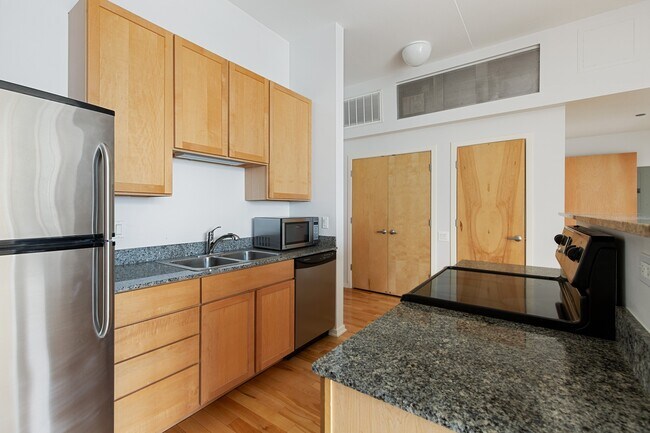 Foto del edificio - 1000 W Leland Ave