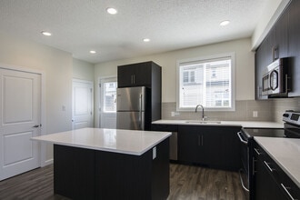 Building Photo - 655-655 Watt Blvd SW