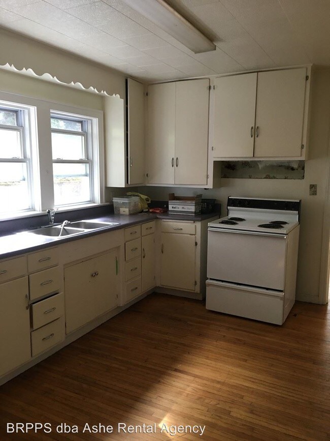 Building Photo - 3 br, 1.5 bath House - 11 East 4th Street
