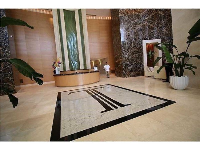 Building Photo - 15901 Collins Ave
