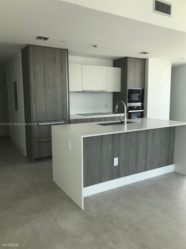 Building Photo - 2 br, 2.5 bath Condo - 2900 NE 7th Ave Uni...