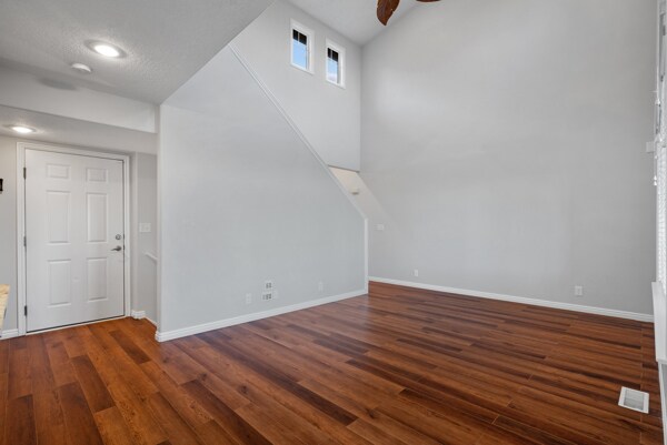 Building Photo - 1376 Alpine Way