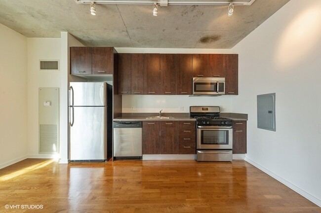 Building Photo - 659 W Randolph St