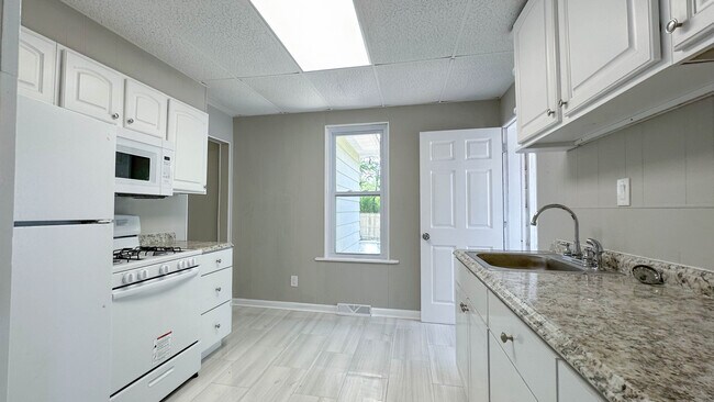 Foto del edificio - 808 E Main St