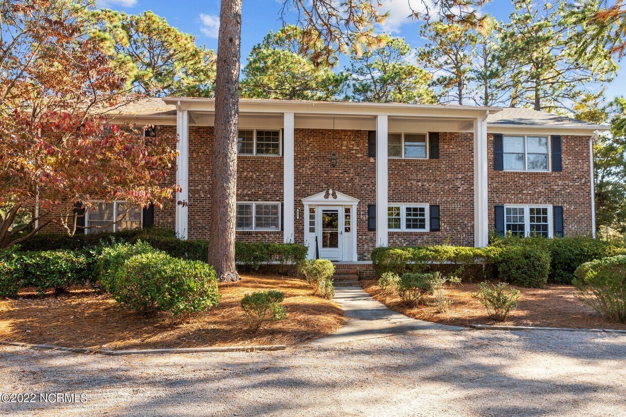 Primary Photo - 325 Driftwood Cir