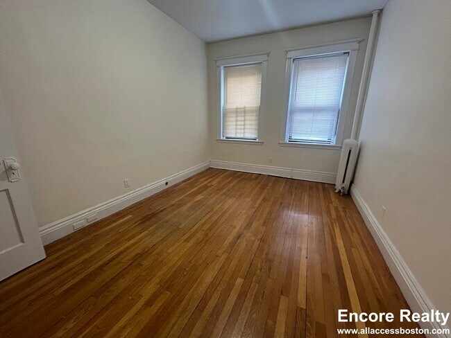 Foto del edificio - 376 Riverway