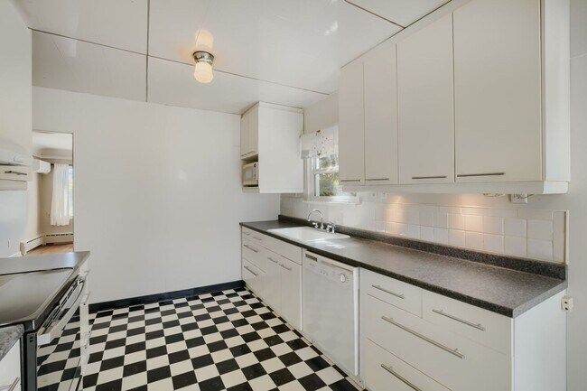 Foto del edificio - Charming 1bed/2bath Home with Lowel Level Bonus Room in West Seattle!