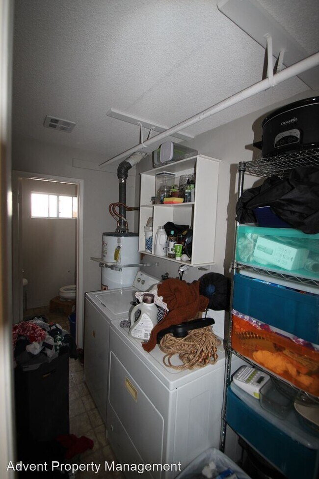 Building Photo - 2 br, 1.5 bath House - 4831 Muir Ave Unit B