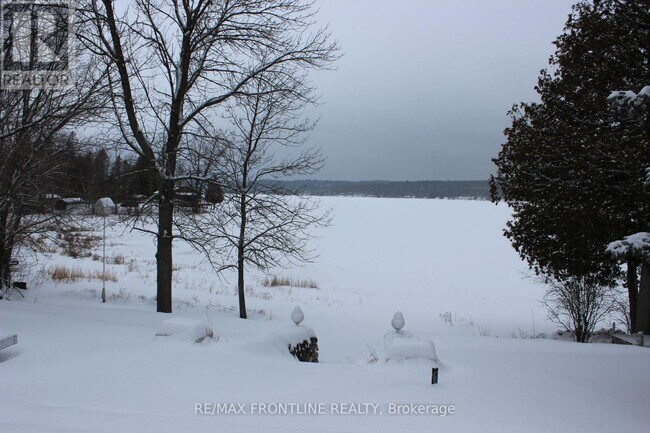 Photo du bâtiment - 192 Hall Shore Rd