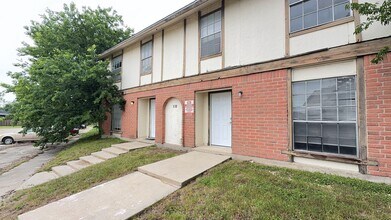 Building Photo - 4504 Hunt Cir