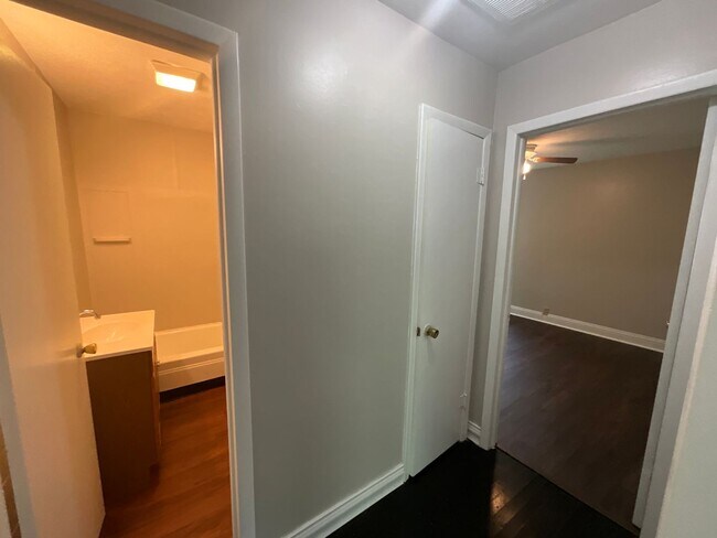 Building Photo - Cozy Ozark Duplex!