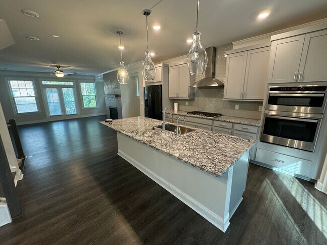 Building Photo - Chamblee Clairebrooke Brick Townhome For RENT