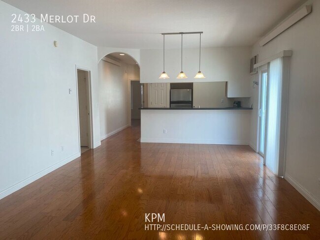 Building Photo - 2 BED | 2 BATH | TOWNHOME | SINGLE CAR GAR...