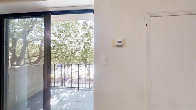 Foto del edificio - 300 Johnson Ferry Rd