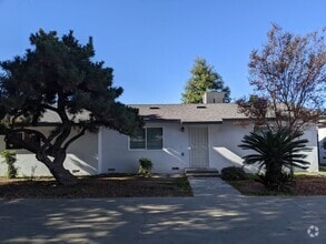 Building Photo - 3000-3006 W Walnut Ave