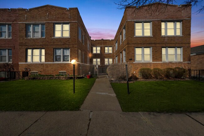 Building Photo - 9726 S Prairie Ave