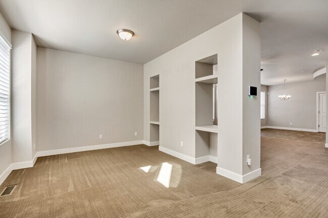 Foto del edificio - 4492 Milford Dr