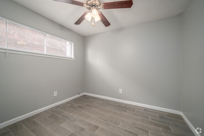 2BR, 1BA - 780SF - Second Bedroom - Colonial