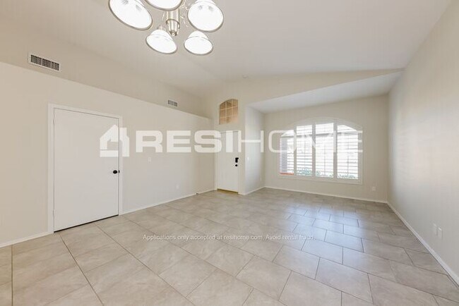 Building Photo - 6935 W Via Del Sol Dr