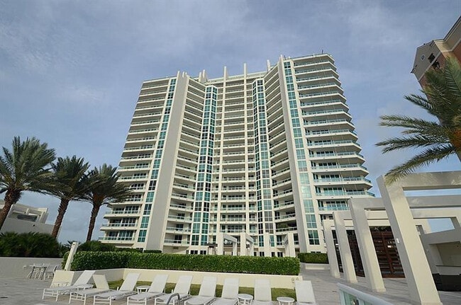 Building Photo - 101 S Fort Lauderdale Beach Blvd