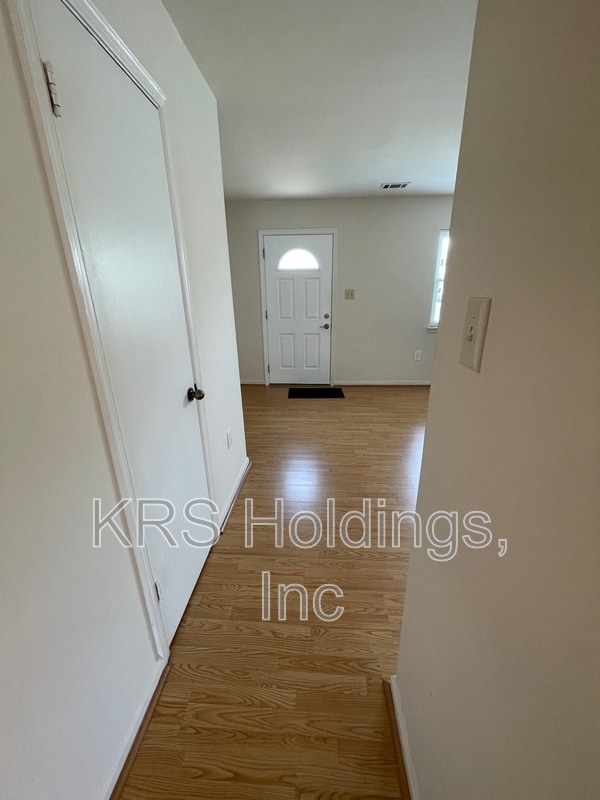 Building Photo - 1848 Fort Pulaski Ct