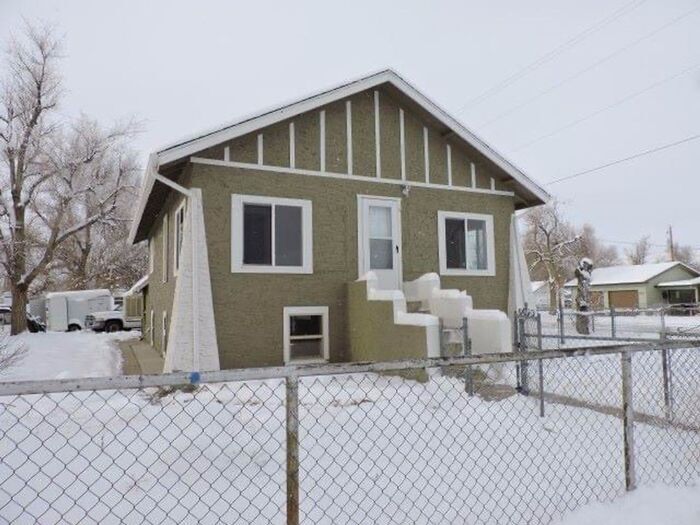 Primary Photo - 2 bed, 1 bath duplex for rent