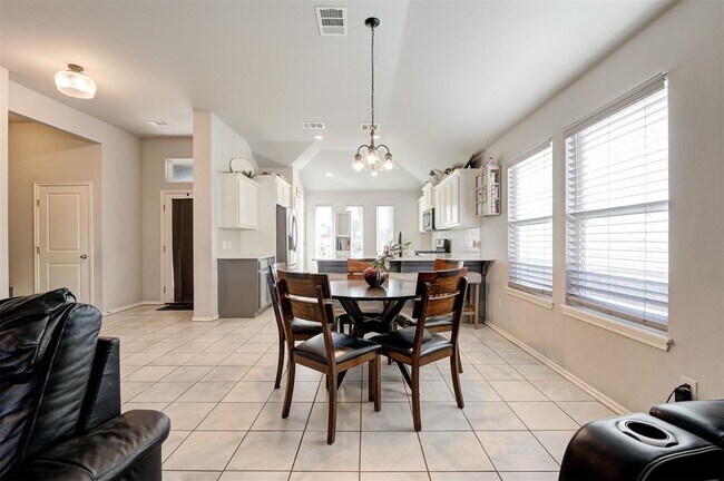 Building Photo - 465 Compass Dr