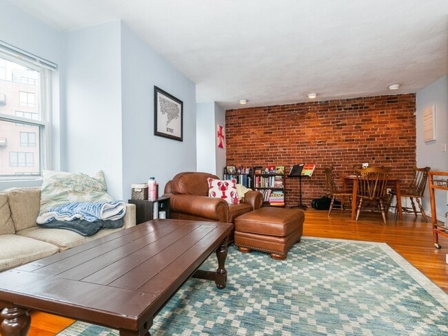 Building Photo - 532 Tremont St