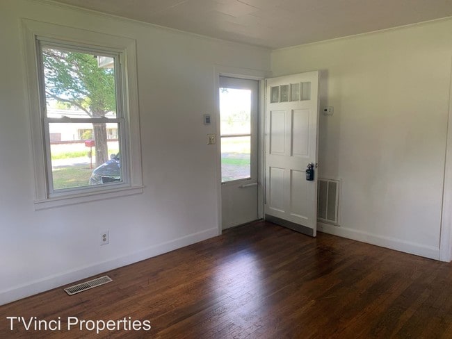 Building Photo - 2 br, 1 bath House - 4803 Doris Street