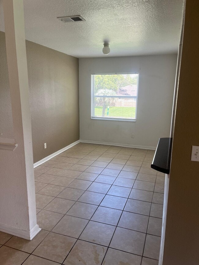 Building Photo - 4300 Hector Ct