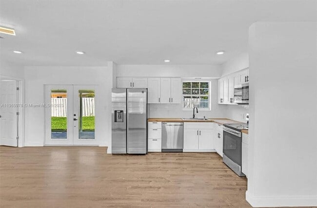 Building Photo - 1150 SW 46th Ave